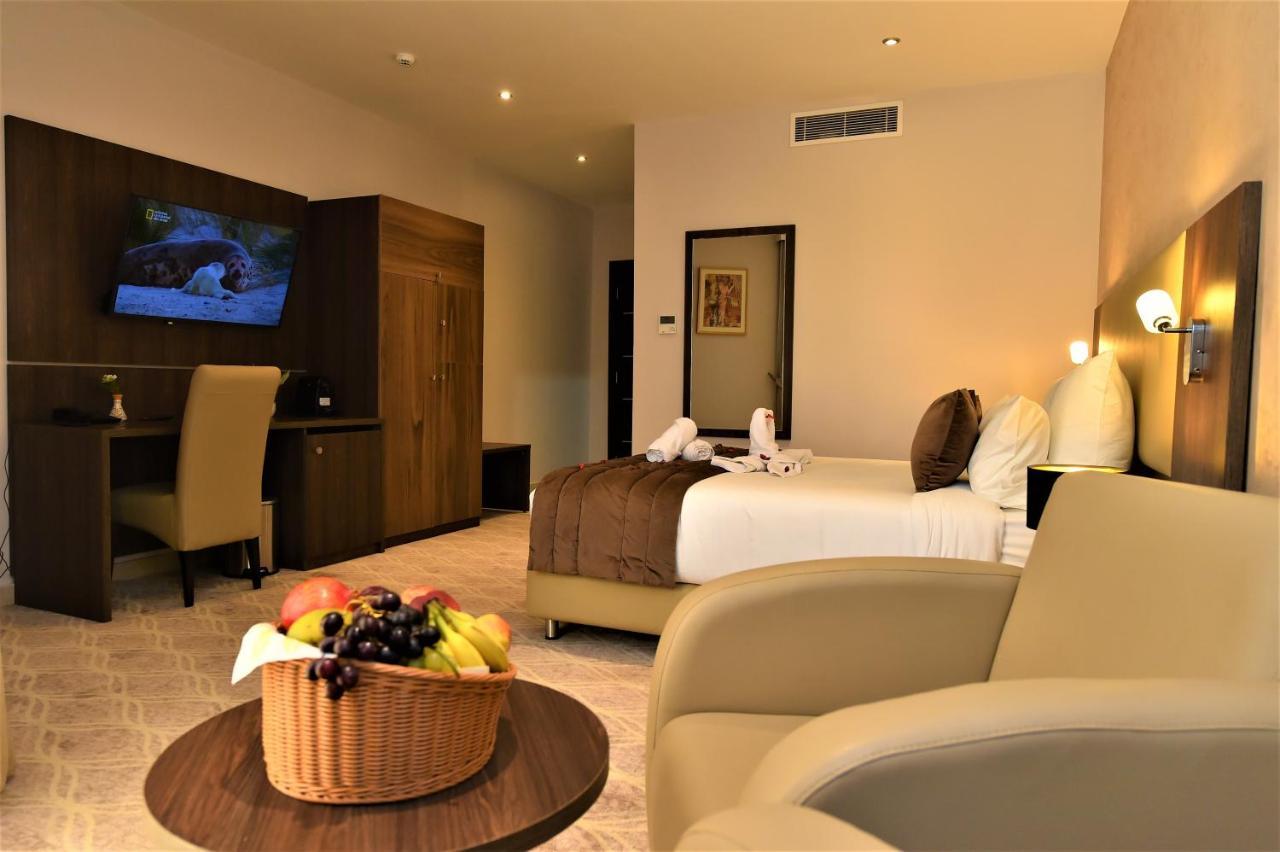MF Hotel Oran Bir El Djir Buitenkant foto